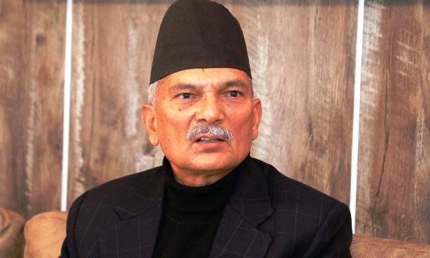 प्रचण्डलाई बाबुरामको आग्रह : एमसीसीमा साथ दिनुस्, कि सरकार छाड्नुस्