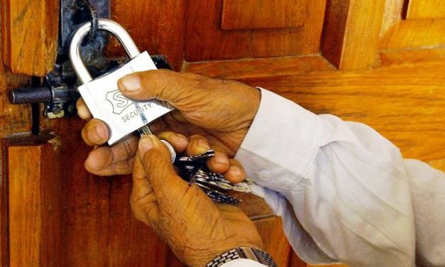 एमसीसीको विद्युत प्रशारण लाइनको विरोध, वडा कार्यालयमा तालाबन्दी