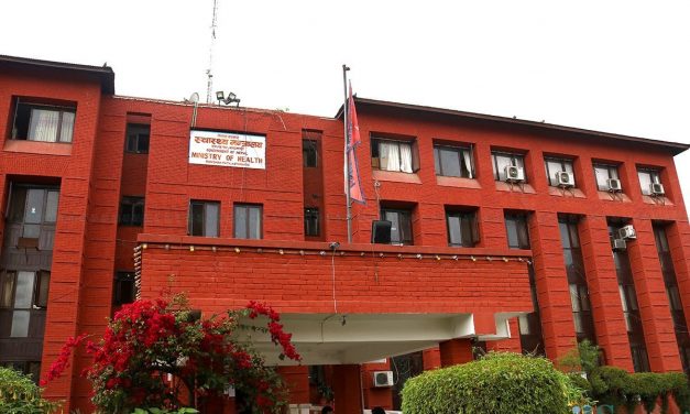शनिबार र आइतबारलगत्तै सार्वजनिक बिदा परेपनि स्वास्थ्य संस्थाहरु बन्द नहुने