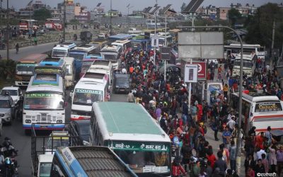 चुनावमा काठमाडौँ छाड्नेको लर्को, तस्बिरहरू हेर्नुहोस्