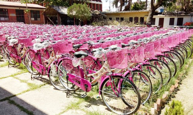 मधेश सरकारले छोरीलाई वितरण गरेको साईकलमा भ्रष्टाचार भएको ठहर