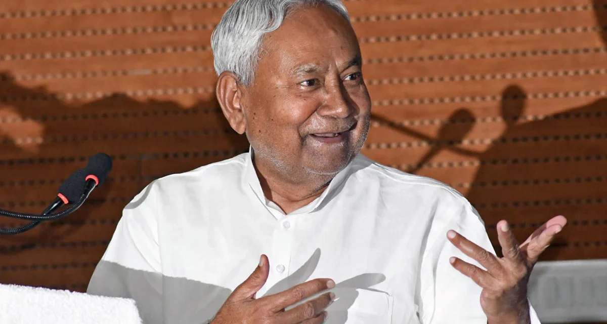 बिहारका मुख्यमन्त्री नितिश कुमारले दिए राजीनामा