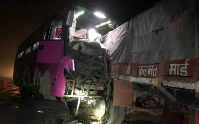 काठमाडौँतर्फ जाँदै गरेको बस दुर्घटना, २० जना घाइते, दुईजनाको अवस्था गम्भीर