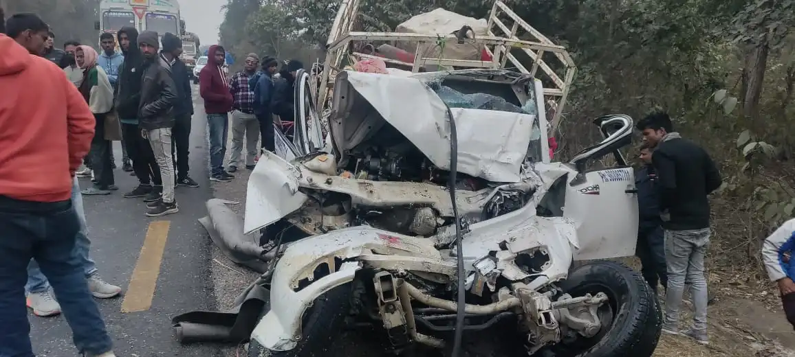 बोलेरो र ट्रक एकापसमा ठोक्किँदा दुईजनाको मृत्यु, तीन घाइते