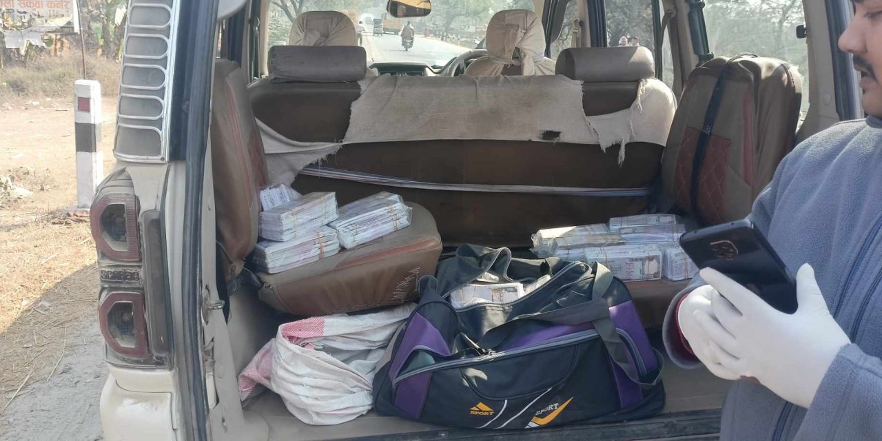 एक करोड ८२ लाख ५१ हजार नक्कली नोटसहित भारतीय नागरिक पक्राउ