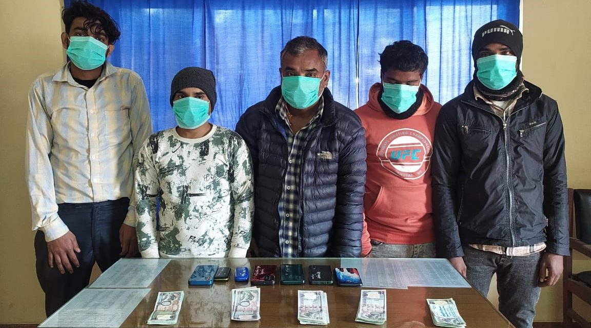 नक्कली नोटसहित पाँच जना पक्राउ