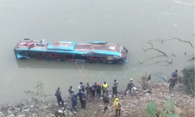 त्रिशुलीमा बस खस्दा ज्यान गुमाउनेको सङ्ख्या ६ पुग्यो