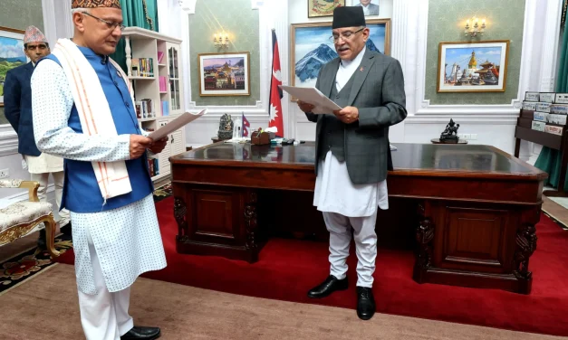 दीपक कार्कीद्वारा वन तथा वातावरण राज्यमन्त्रीको शपथ ग्रहण