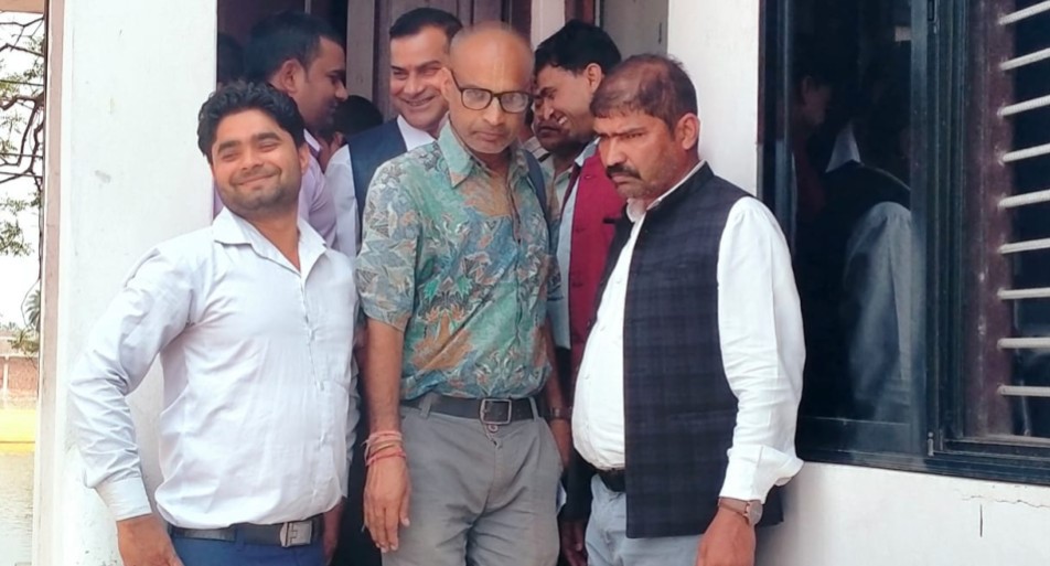 जलेश्वर नगरपालिकामा वडाध्यक्षहरुले लगाए ताला