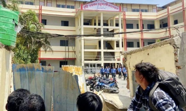 परीक्षा ‘हल’भित्र अमर्यादित व्यवहार गरेको भन्दै तोडफोड