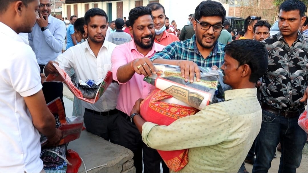 मटिहानीको आगलागी पीडितहरुलाई राहत सामाग्री वितरण