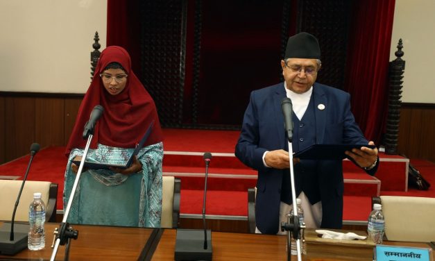 जसपा सांसद हसिना खानले लिइन् शपथ