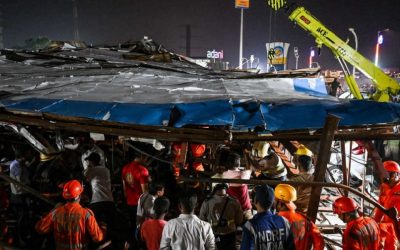 होर्डिङ बोर्ड खसेर ४ जनाको ज्यान गयो, ५४ जना घाइते