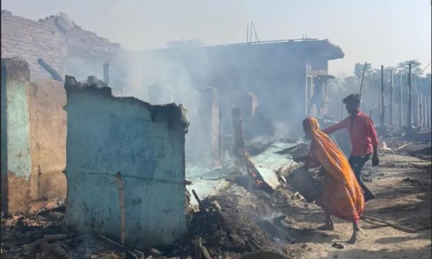 सर्लाहीमा भिषण आगलागी हुँदा करिब ६५ घर जल्यो