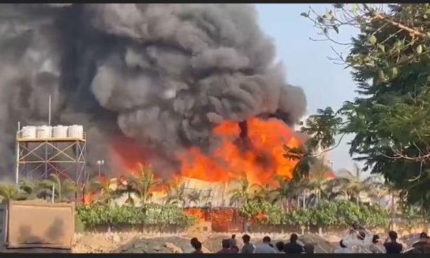 भारतकाे गुजरातमा एउटा मनोरञ्जन पार्कमा आगलागी हुँदा २७ जनाको ज्यान गयो