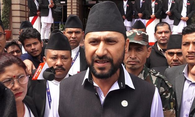 कांग्रेसले लोकतन्त्रको भद्दा मजाक उडायो : गृहमन्त्री लामिछाने