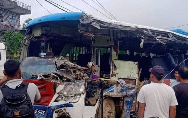 जनकपुरतर्फ आइरहेको बस दुर्घटना, तीनजनाको मृत्यु