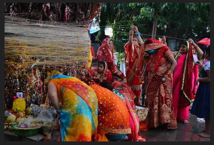 धनुषासहित मिथिलाञ्चलमा आज वटसावित्री पर्व मनाइँदै