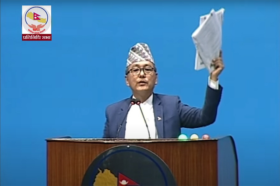 लिङ्देनले रोष्टममै च्याते बजेट पुस्तिका, काँग्रेसका सांसदले गरे समर्थन