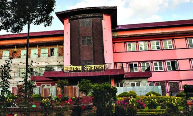 लामो दुरीमा २ चालक अनिवार्य राख्न र सिट भन्दा बढी यात्रु नराख्न सर्वोच्चको आदेश