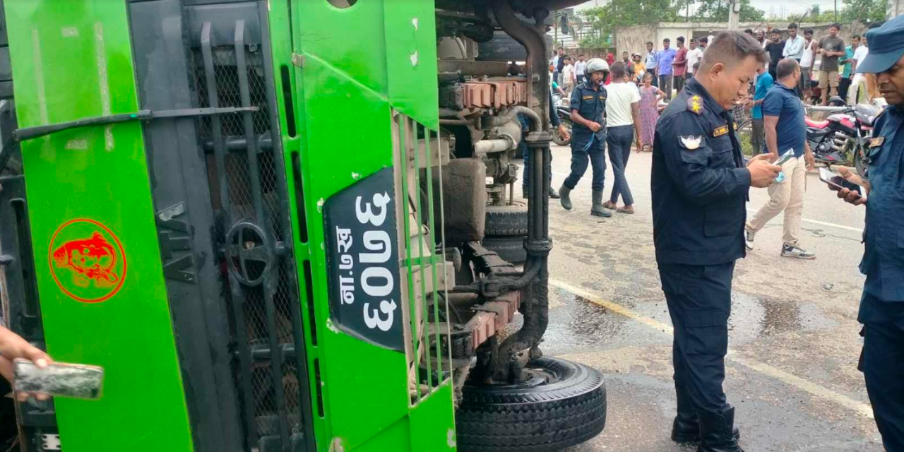 बारामा यात्रुवाहक बस दुर्घटना, १७ जना घाइते