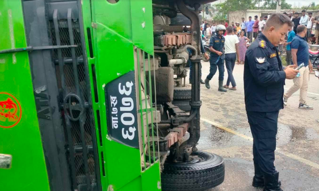 बारामा यात्रुवाहक बस दुर्घटना, १७ जना घाइते