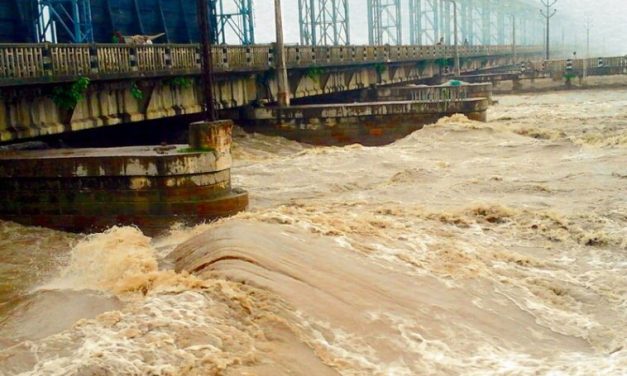 कोशी नदीमा पानीको सतह खतराको तहमा पुग्यो, सावधानी अपनाउन आग्रह
