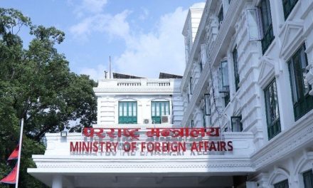 बंगलादेशमा जारी तनावपछि करिब ८०० नेपाली विद्यार्थी स्वदेश फर्किए