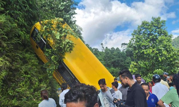 पोखरा स्कुल बस दुर्घटना. एक जनाको मृत्यु