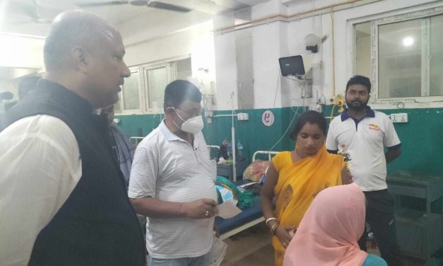 मुख्यमन्त्री सिंहद्वारा अबेर राति प्रादेशिक अस्पतालको निरीक्षण