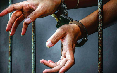 पेस्तोलसहित दुई भारतीय नागरिक पक्राउ