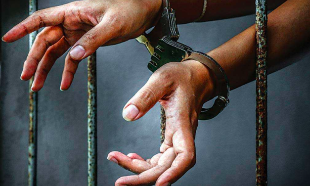 पेस्तोलसहित दुई भारतीय नागरिक पक्राउ