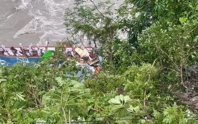 भारतीय पर्यटक बोकेको बस नदीमा खस्यो