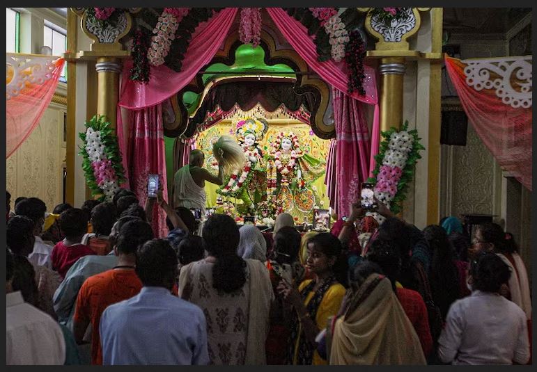 आज श्रीकृष्णजन्माष्टमी, कृष्ण मन्दिरमा दर्शनार्थीको घुइँचो