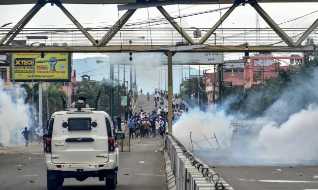 भारतको मणिपुरमा हिंसा झन बढ्दै, दर्जनौँ पक्राउ