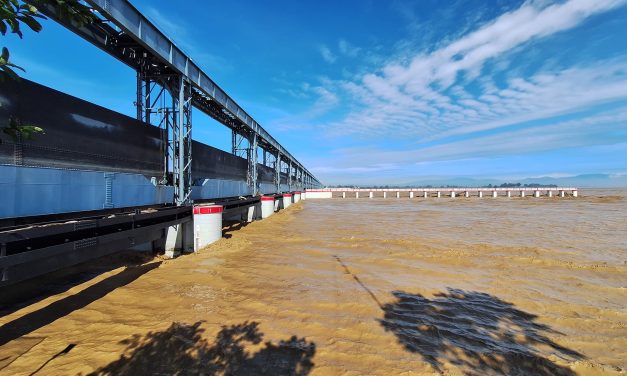 हिजोभन्दा आधा घट्यो कोशीको बहाव