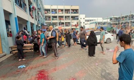 विद्यालयमा सेनाको बम आक्रमण, १८ जनाको मृत्यु