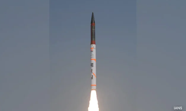 भारतले ब्यालेस्टिक मिसाइल अग्नि–४ को सफलतापूर्वक प्रक्षेपण गर्‍याे