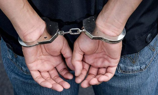 श्रीमतीको हत्यापछि टाउको बोकर हिँडेको अवस्थामा युवक पक्राउ