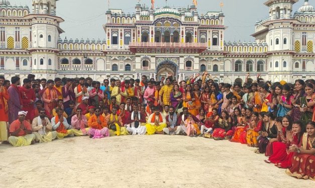 जनकपुरमा धोती, कुर्ता र सारी जुलुस निकालियो