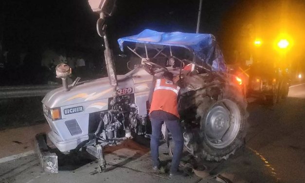 उत्तर प्रदेशमा ट्रकले ट्याक्टरलाई ठक्कर दिँदा १० मजदुरको मृत्यु