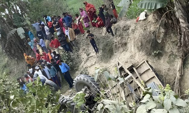 नहरमा ट्याक्टर खस्दा माछा मारिरहेका बालकको मृत्यु, तीन घाइते