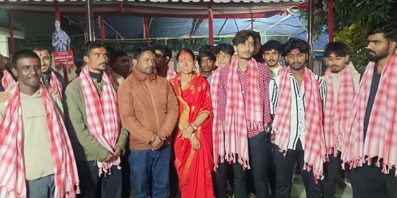 जनकपुरधाममा दुई दर्जन युवा एमालेमा प्रवेश