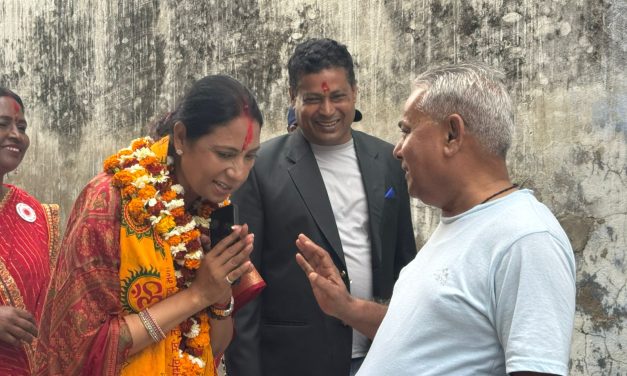 जनतालाई नयाँ भनेर भ्रमित पार्ने प्रयास भइरहेको जुलीको आरोप