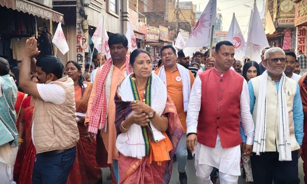 प्रचार प्रसारको अन्तिम दिन जुलीको जनकपुरधाम बजारमा घरदैलो